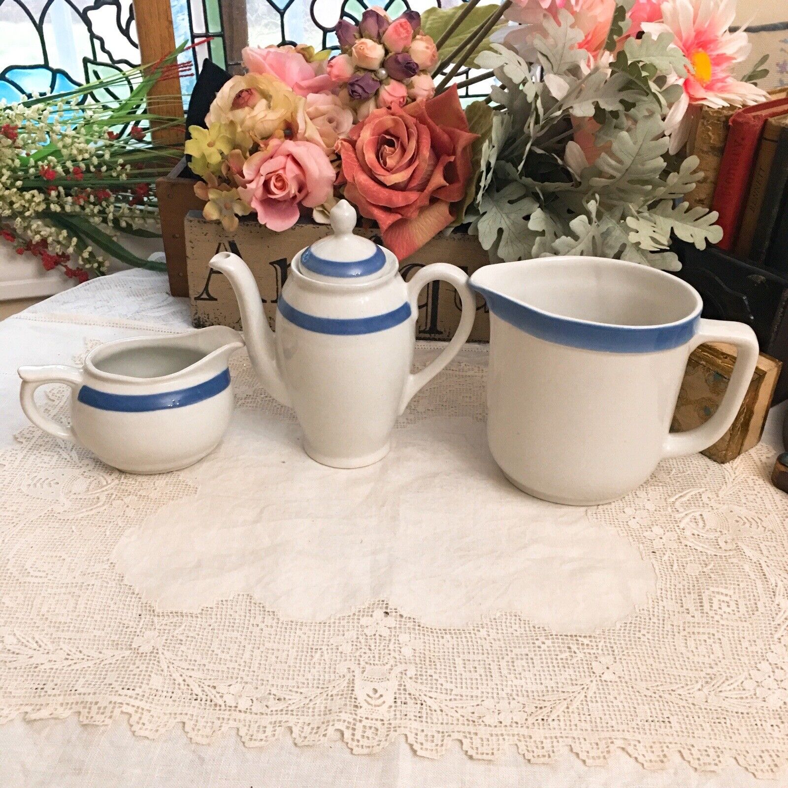 Read more about the article Vintage Arabia Finland Ribbons Blue Teapot Creamer and Pitcher