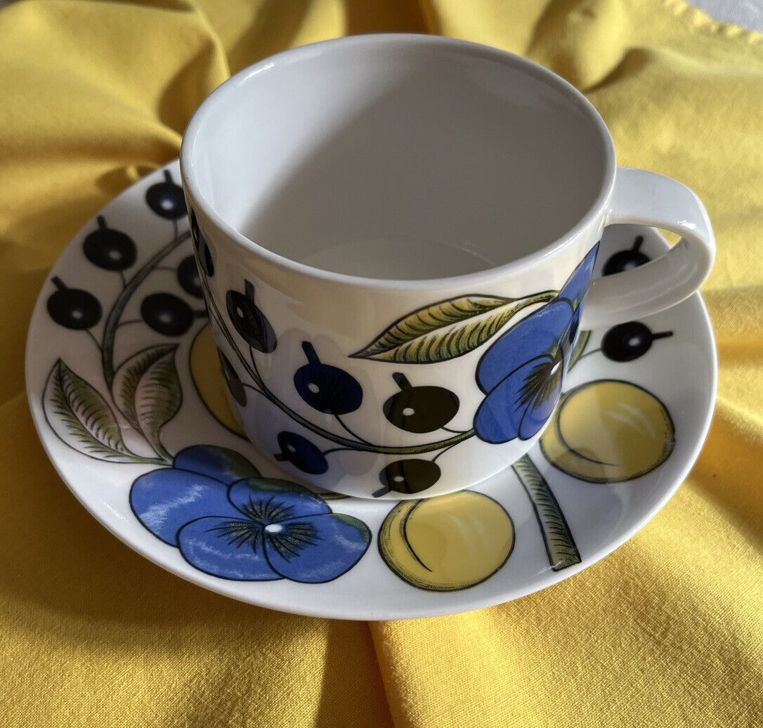 Read more about the article Birger Kaipiainen Paratiisi Blue Yellow Cup and Saucer Finland Arabia. Excellent