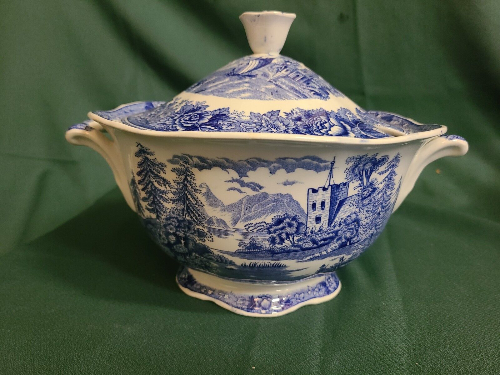 Read more about the article Arabia Finland  Blue Large Soup Tureen