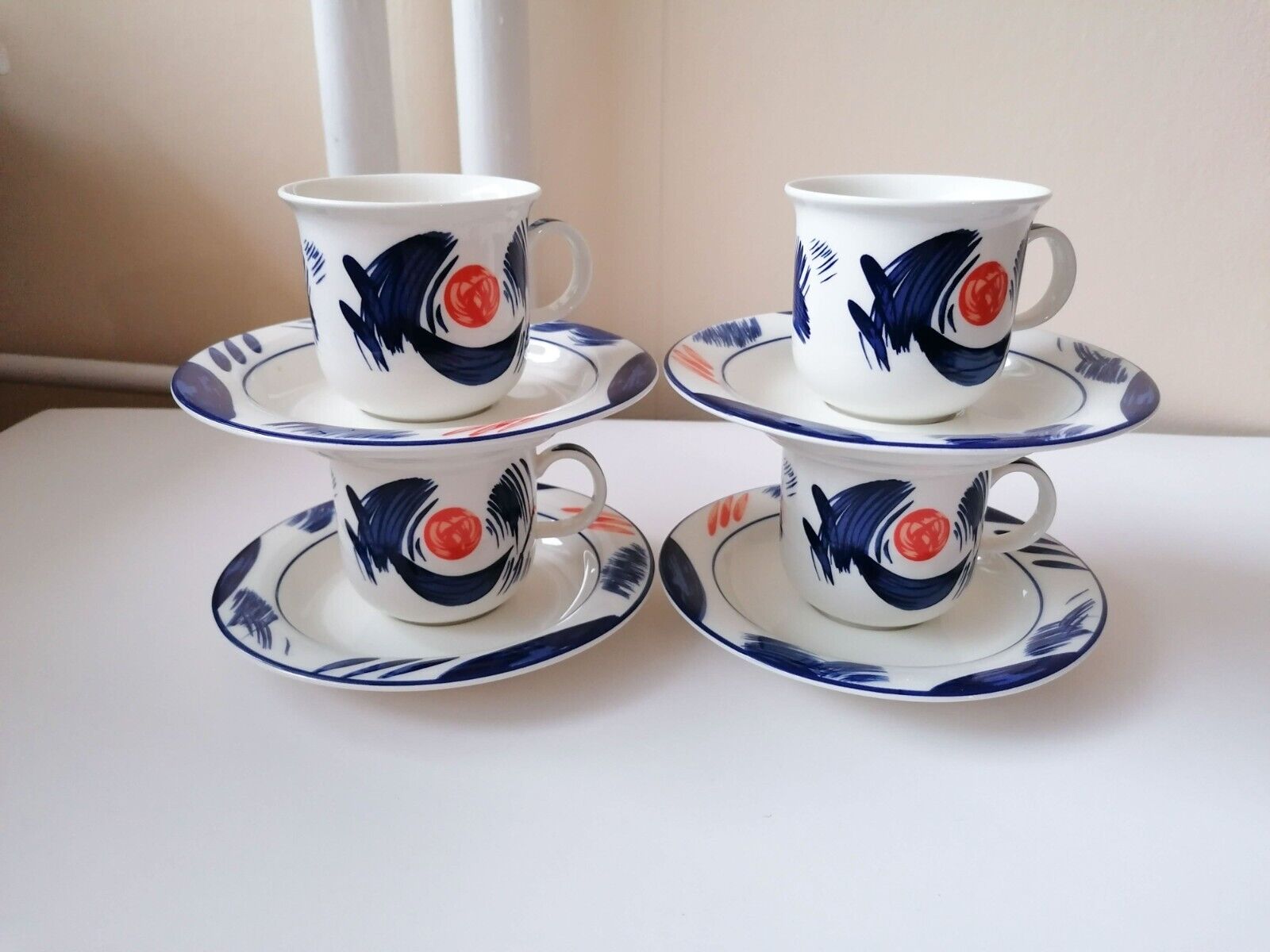 Read more about the article Arabia Finland ARCTICA NOVA 4 sets of coffee cups + saucers / Dorrit von Fieandt