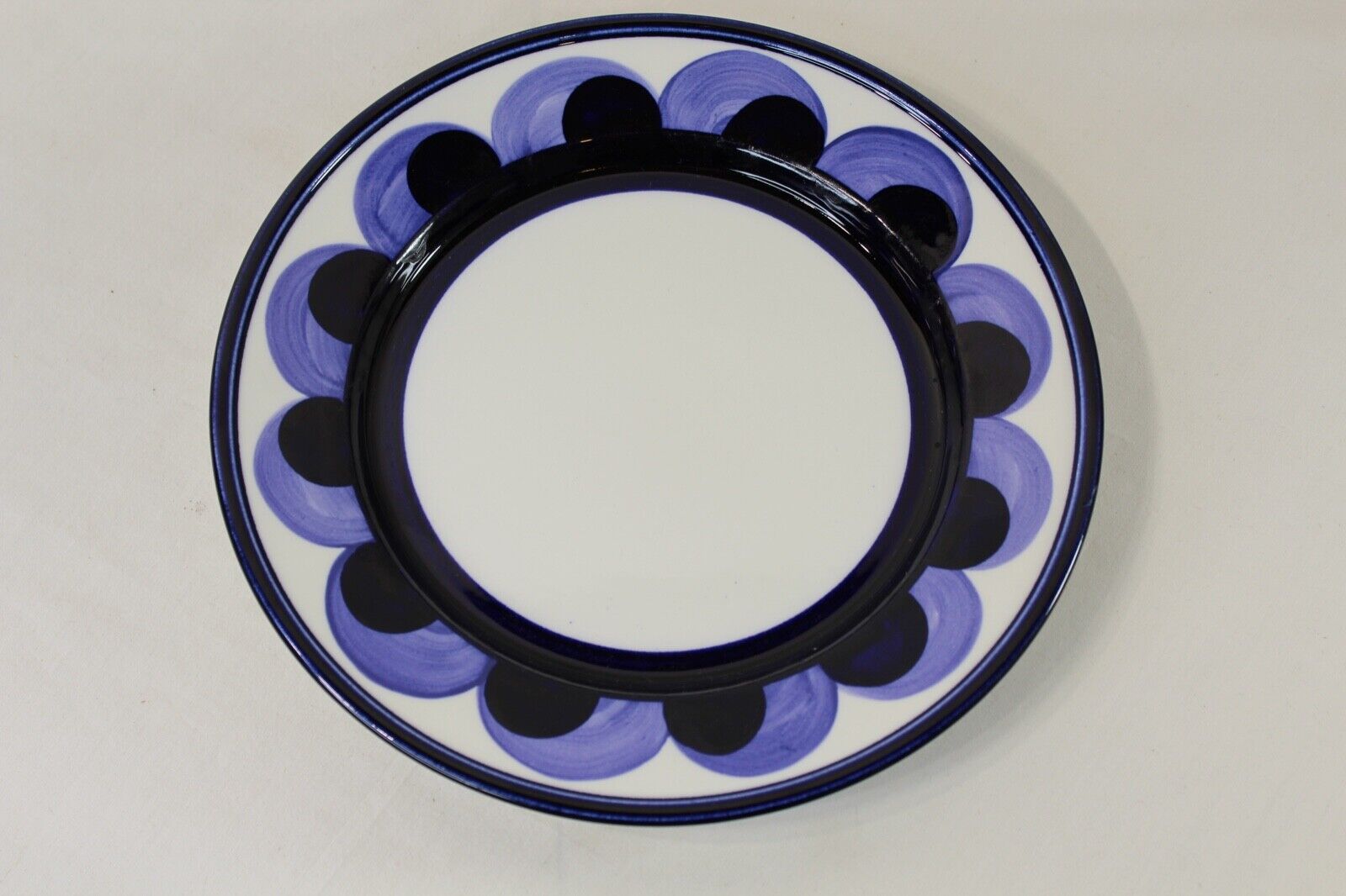 Read more about the article Vintage Arabia Finland Paju Blue and White Dinner Plate #8 Anja Jaatinen MCM Plate