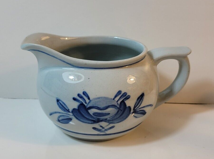 Read more about the article Arabia Blue Rose Creamer  Blue Trim Made In Finland 3 x 5”