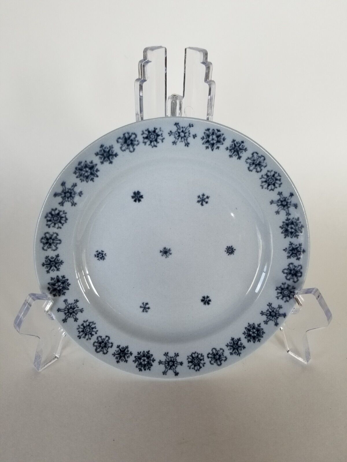 Read more about the article Vtg Arabia Finland SNOWFLAKE Dinner Plate 10 3/8″