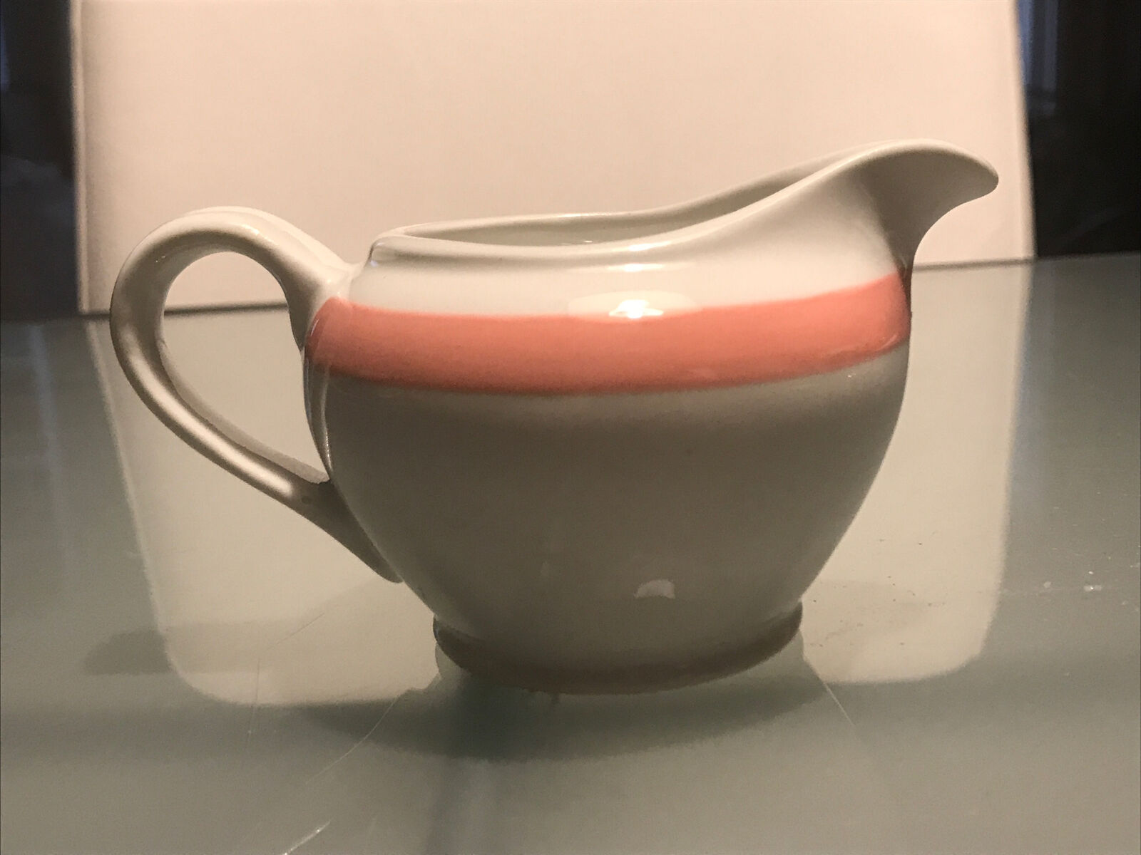 Read more about the article ARABIA FINLAND PINK RIBBON WHITE CREAMER.