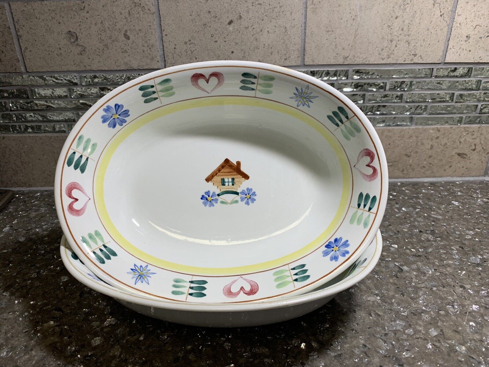 Read more about the article ARABIA FINLAND 1950s HANDPAINTED PIRTTI BROWN HOUSE 9″ OVAL SERVING BOWLS  *EUC*