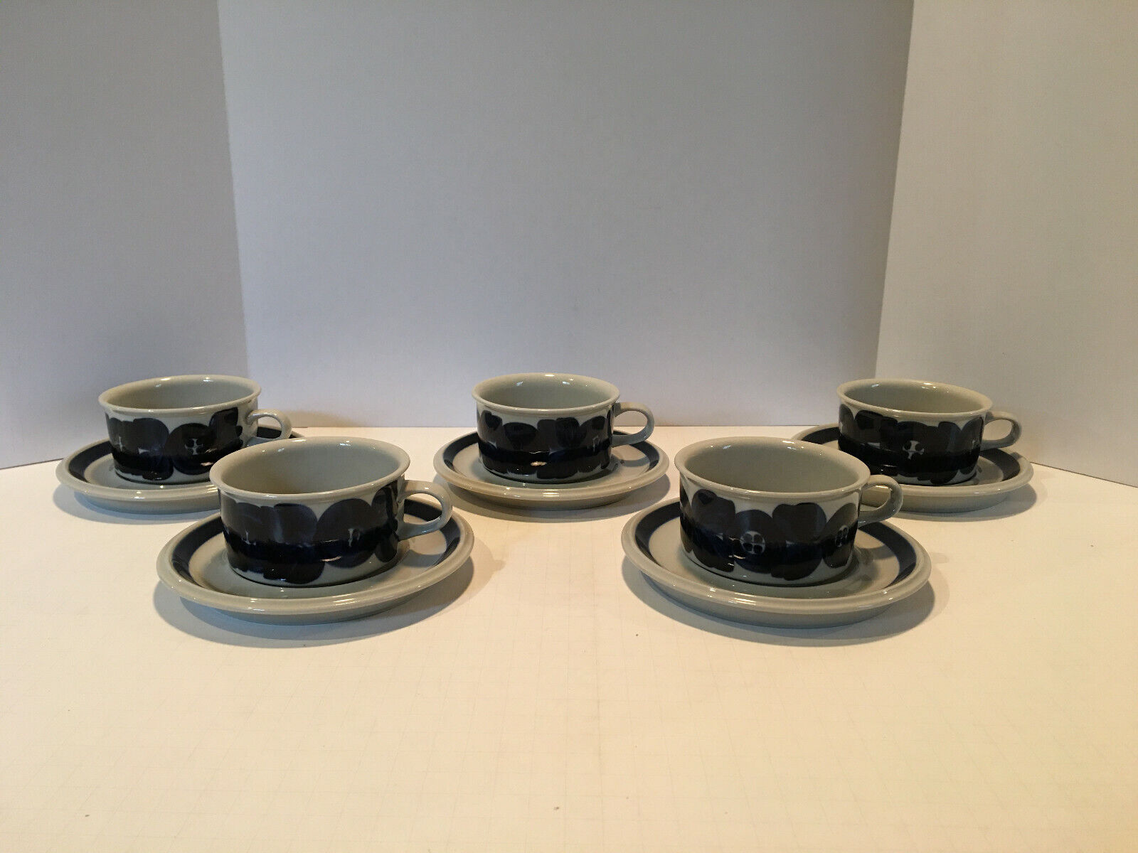 Read more about the article Arabia Anemone Blue Flat Coffee Cup and Saucer Finland Hand Painted Lot of 5 sets