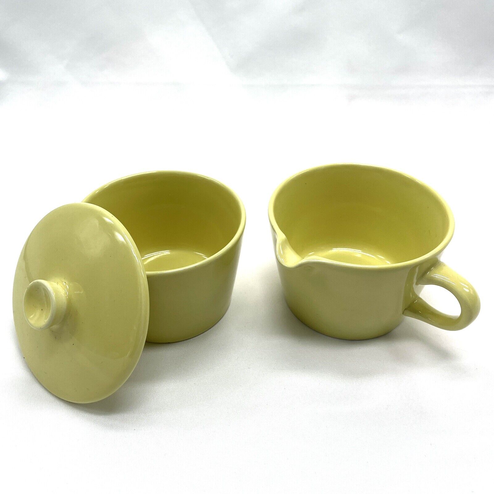 Read more about the article Vintage Arabia Finland Kaj Franck Teema Yellow  Creamer and Sugar Bowl 