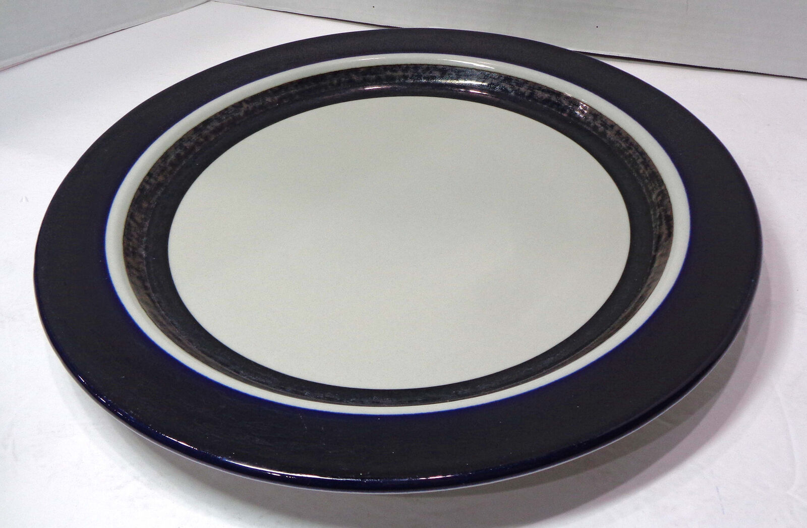 Read more about the article Large Arabia Finland Saara 13″ Round Serving Platter