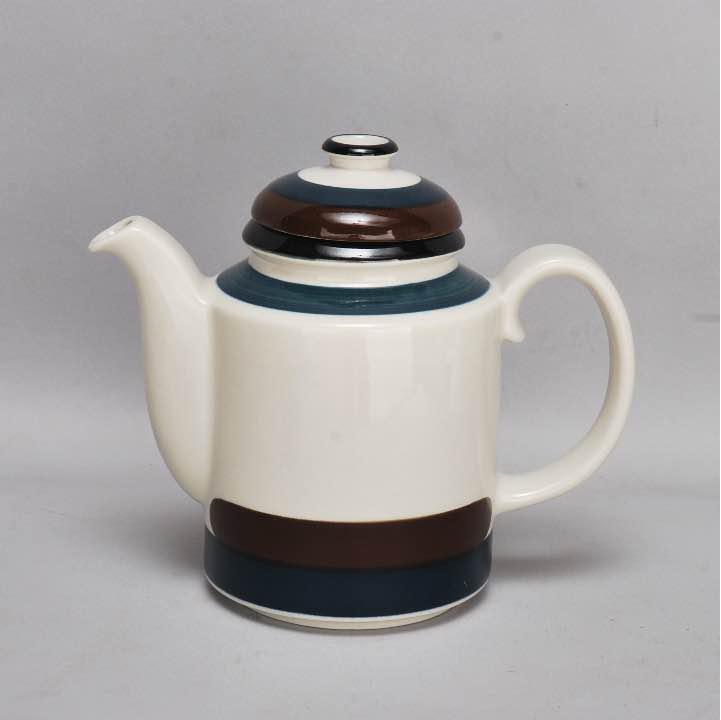 Read more about the article ARABIA Kaira Coffee Pot – Rare Designed by Anja Jaatinen-Winquist 1970’s