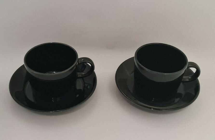 Read more about the article Kaj Franck Teema Kilta Black Cups and Saucers  Arabia Finland