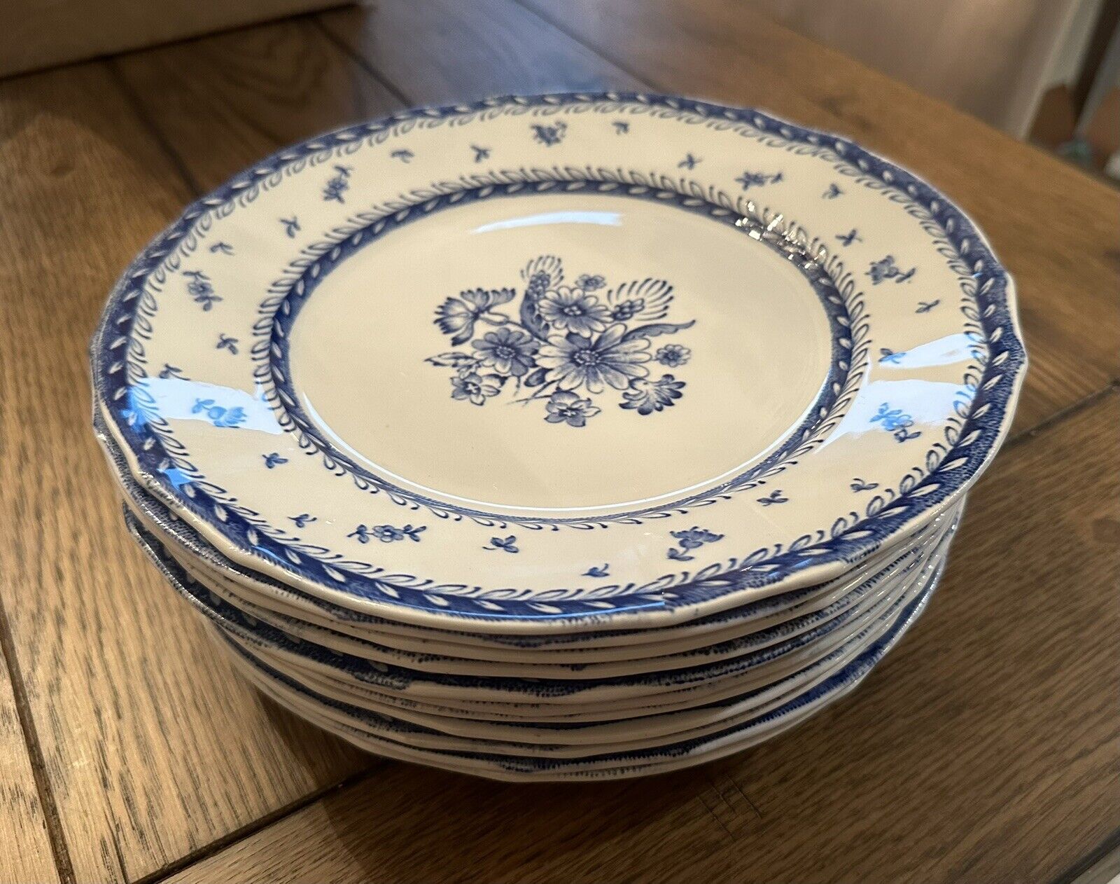 Read more about the article Vintage 12 pc Finn Flower Blue Arabia Dinner Plates No Chips Perfect. Finland.