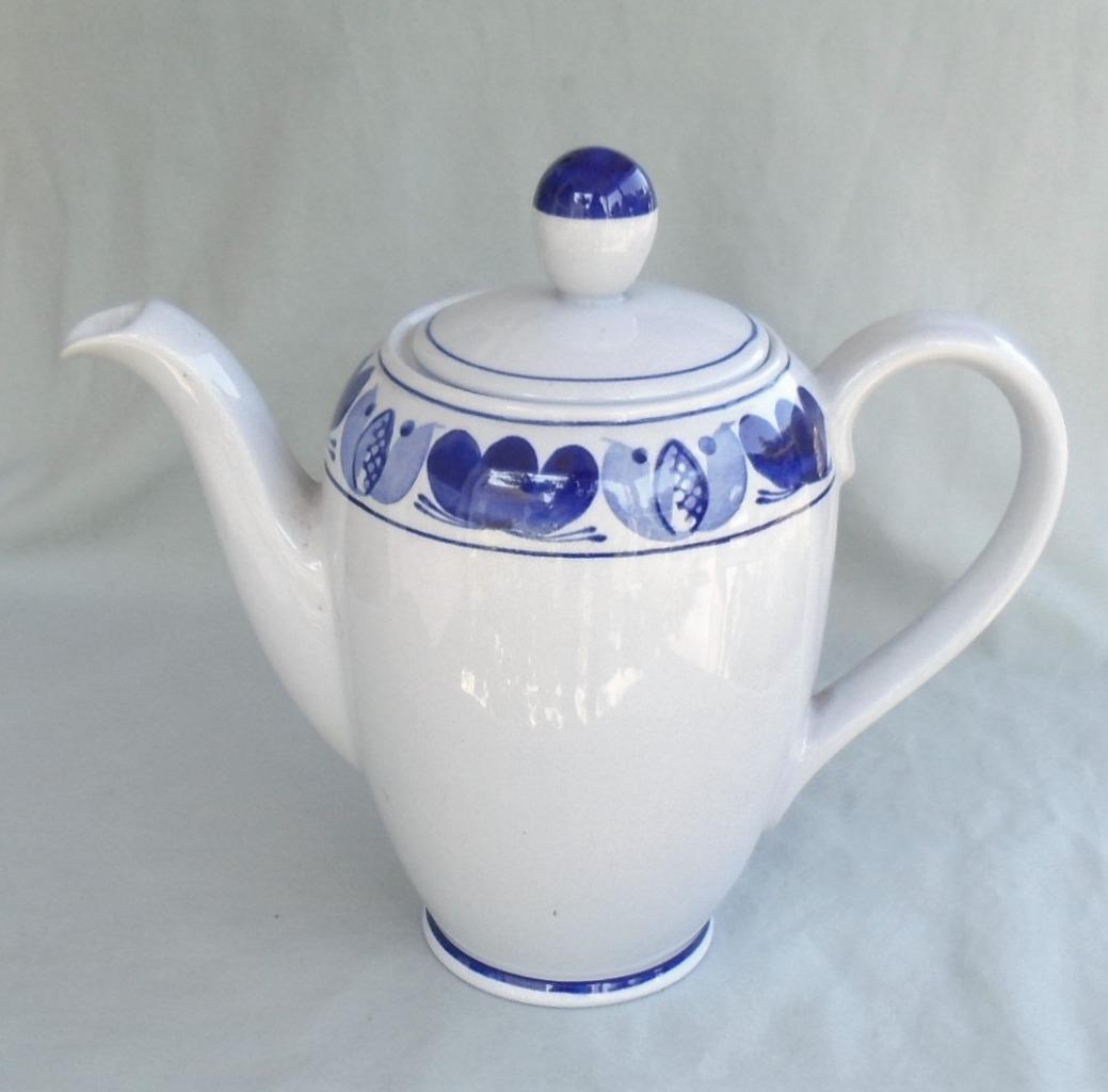 Read more about the article ARABIA FINLAND BLUE LAUREL COFFEE POT