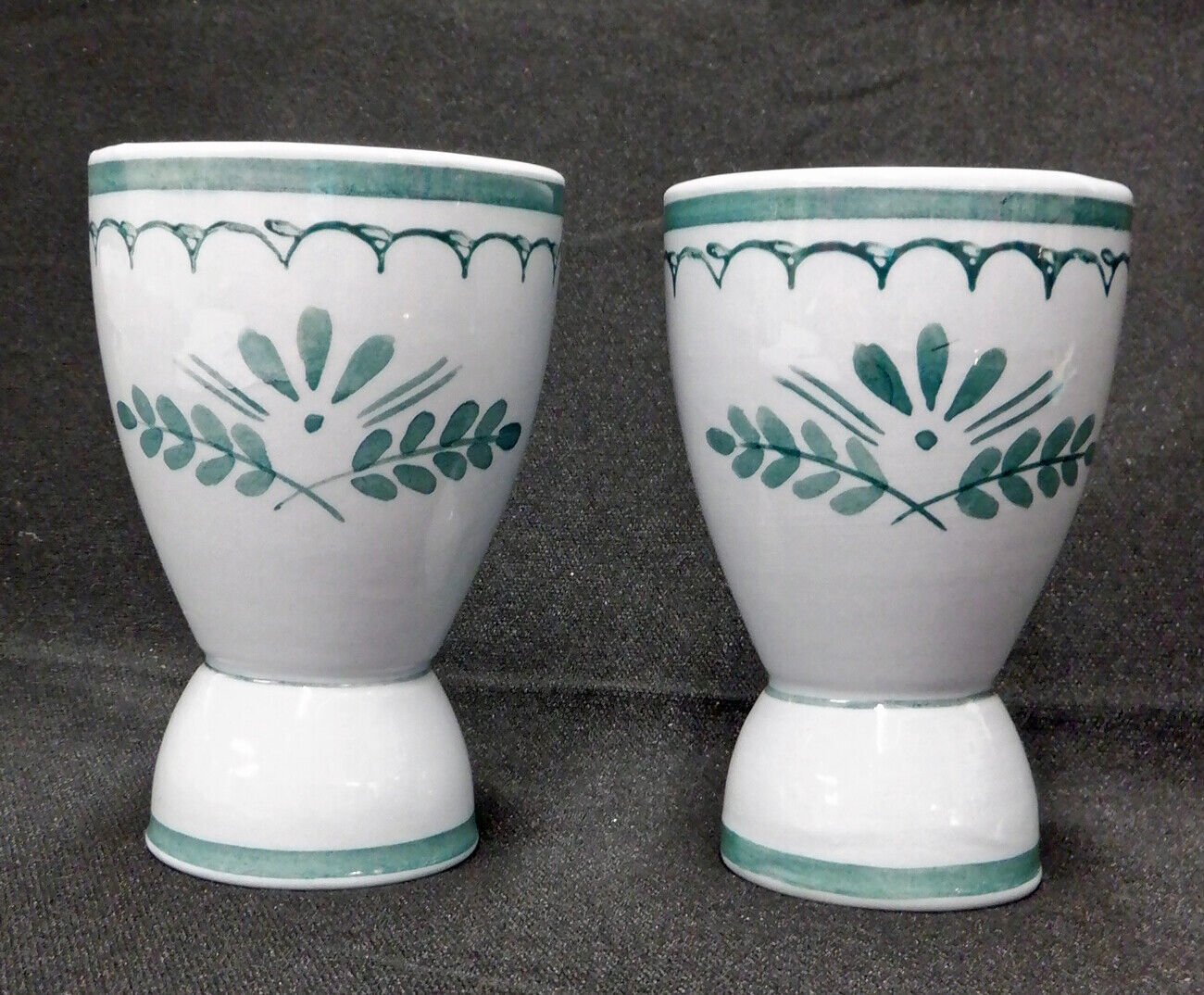 Read more about the article GREEN THISTLE   ARABIA   Finland Set of 2    DOUBLE EGG CUPS  1964 – 71     4″ H