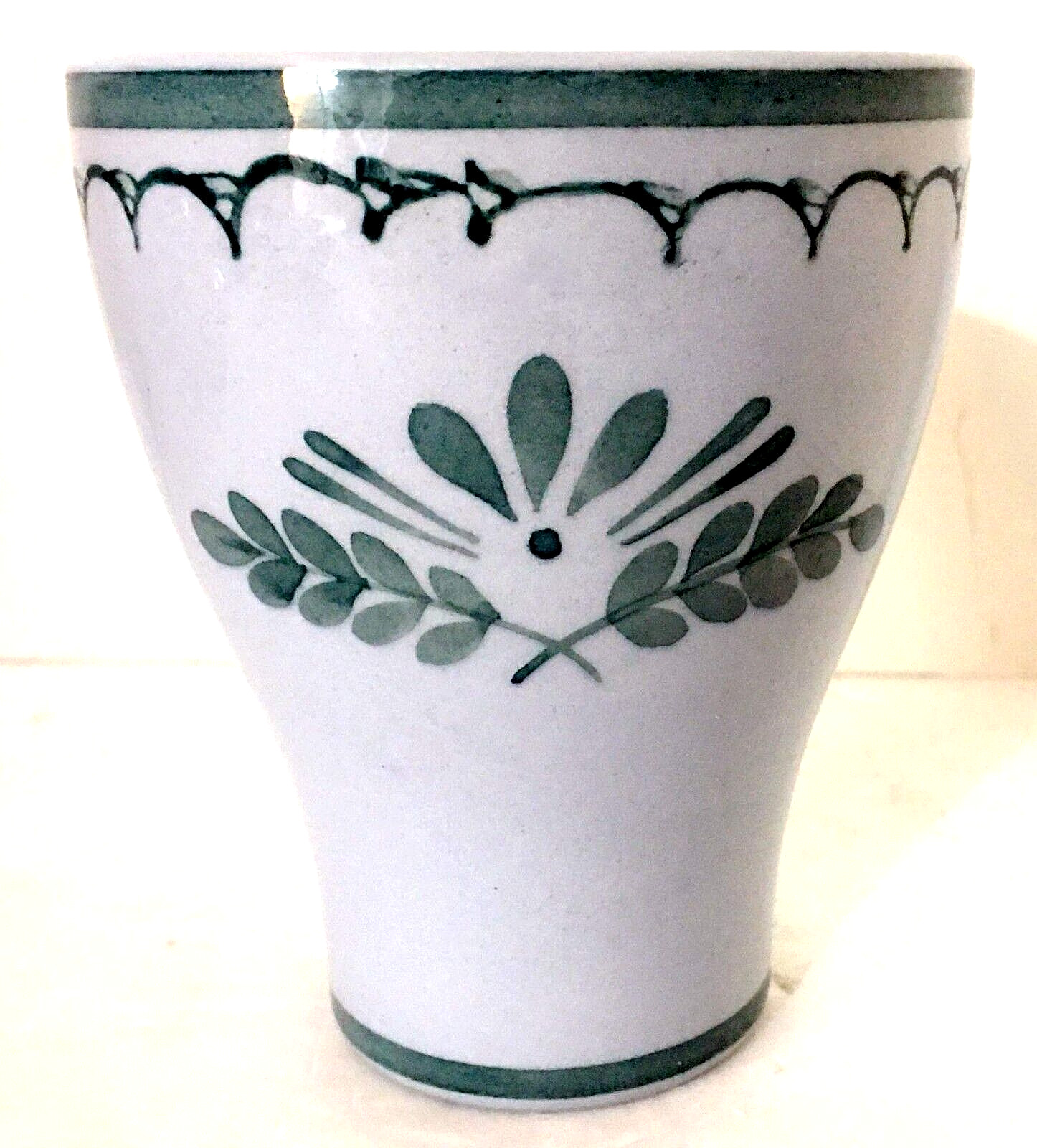 Read more about the article Arabia Finland Green Thistle  4″ Tumbler Green Floral and Scrolls EUC