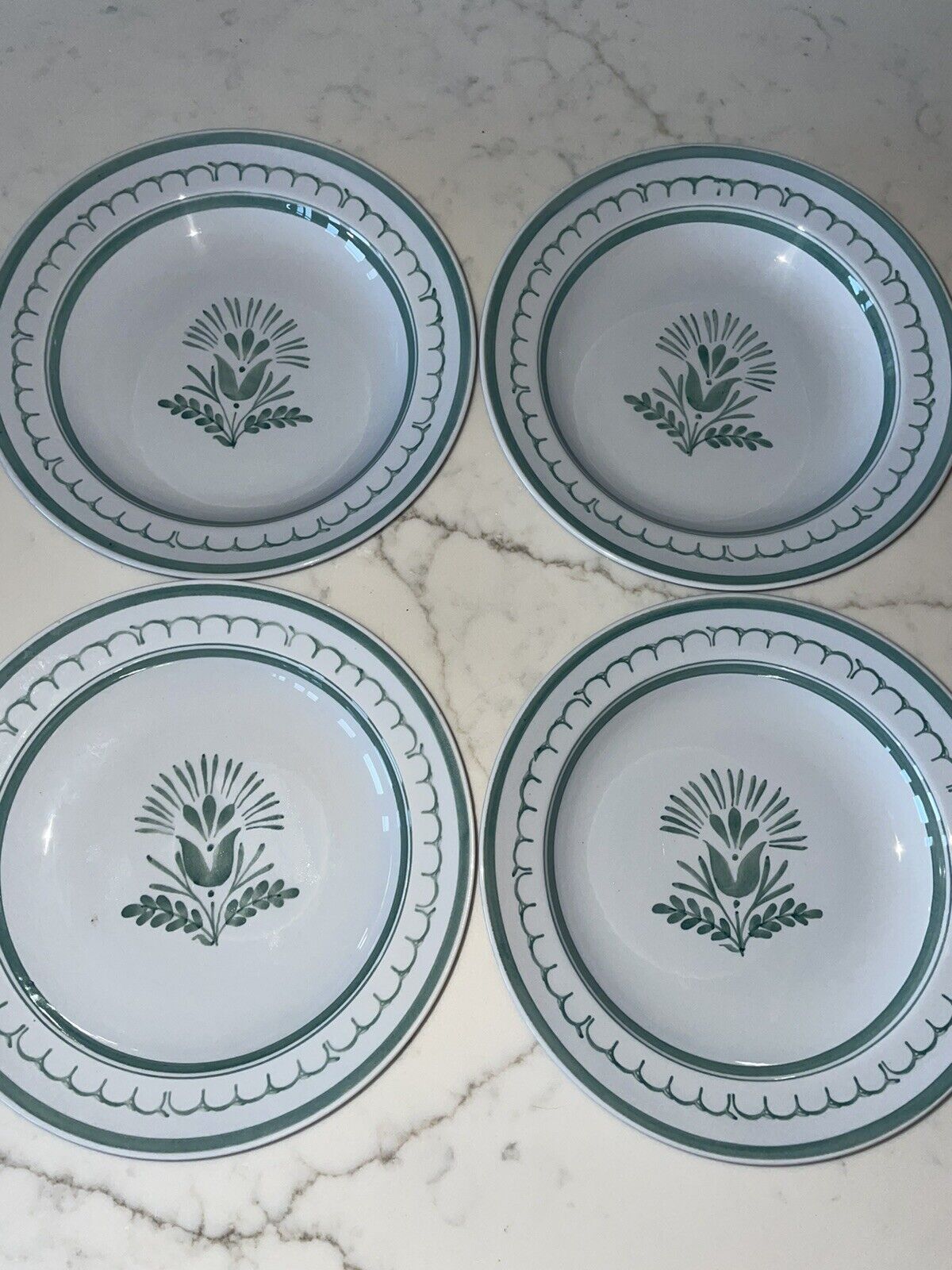 Read more about the article Set Of 4 VTG ARABIA Of Finland GREEN THISTLE Rim Soup Bowls 7-3/4″ EUC LOT Mint