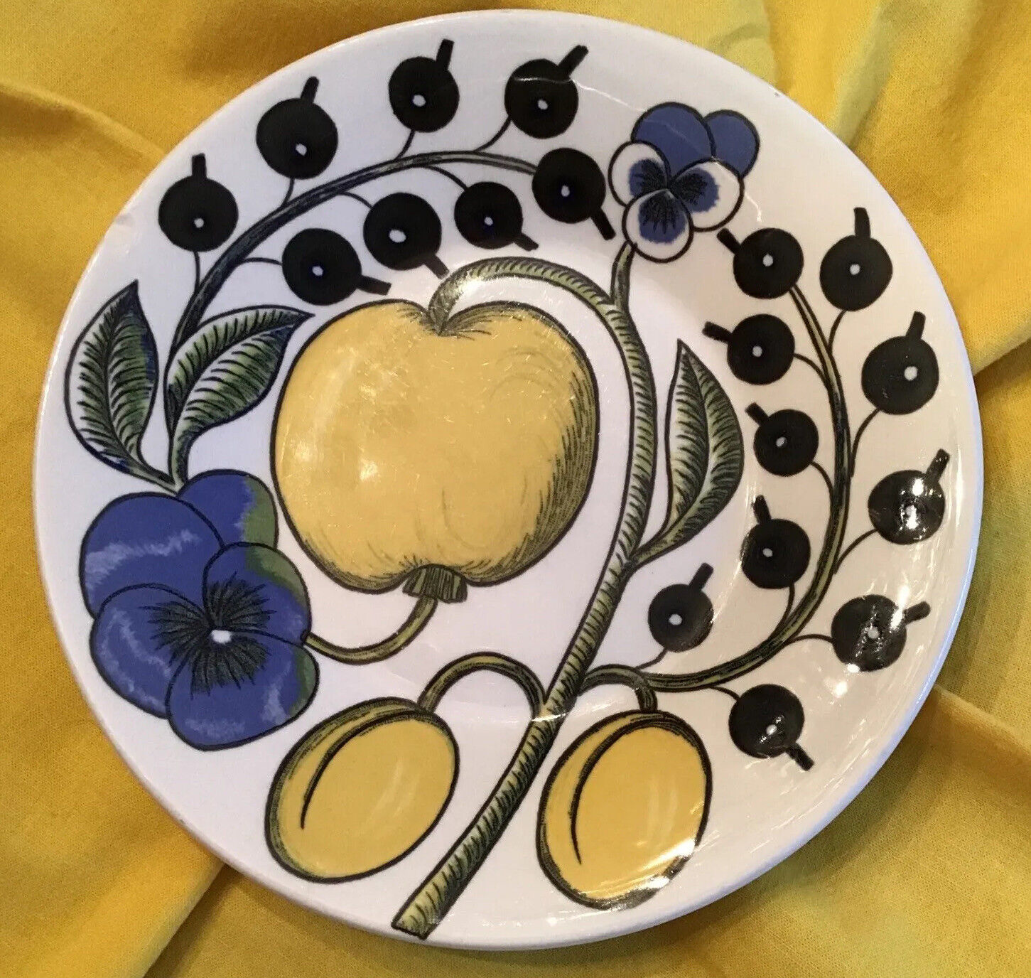 Read more about the article PARATIISI Blue and Yellow Round Plate/ Saucer~6.65”/16.8cm Finland Arabia ~ 1 Chip