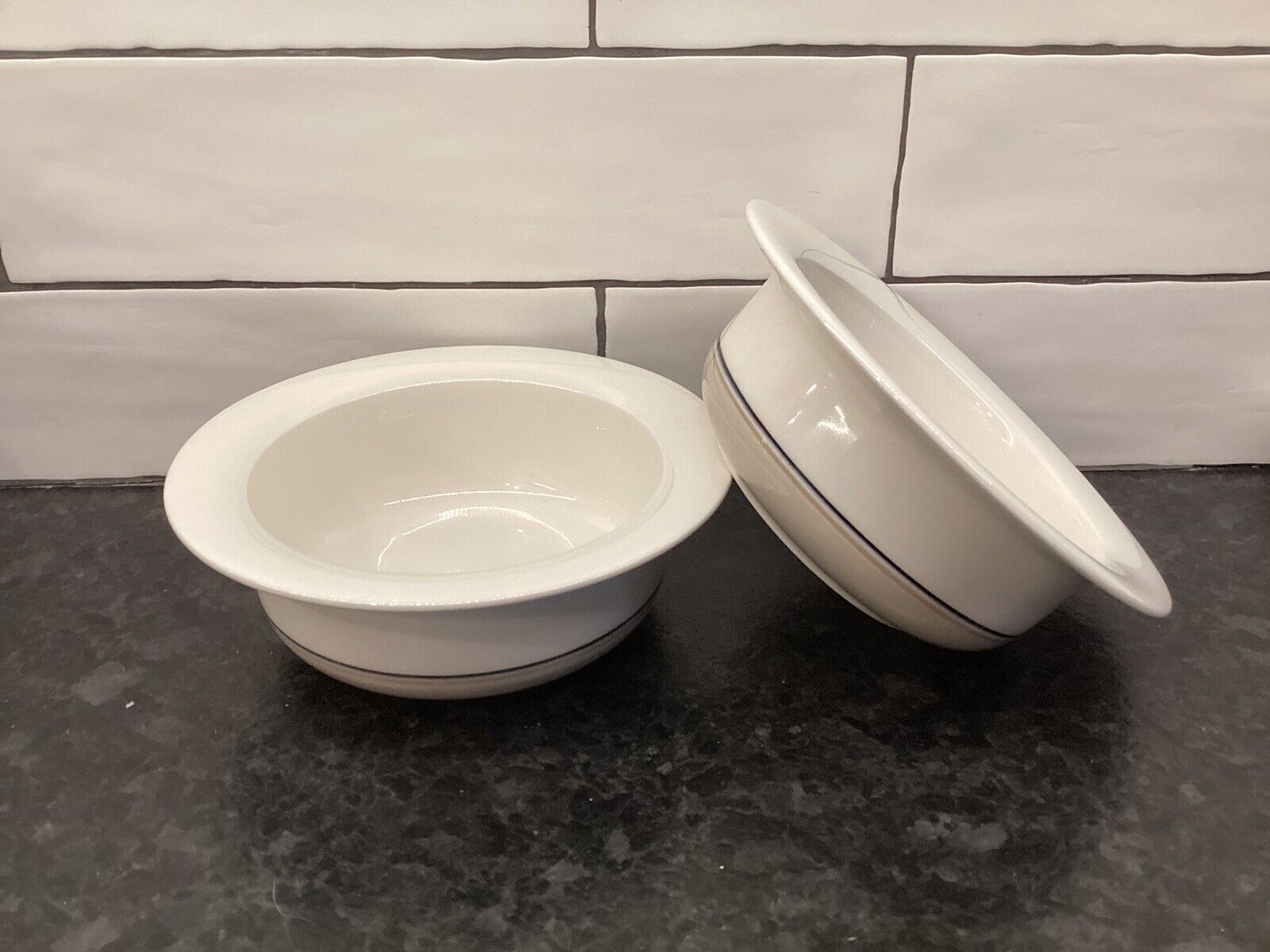 Read more about the article 2 ARABIA SEITA ARCTICA Soup Bowls 6.25″ diameter made in Finland EUC