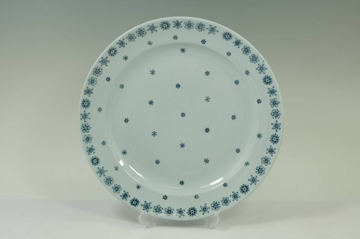 Read more about the article Arabia Snowflake Dinner Plate 24Cm Raiya Usikkinen Raija Uosikkinen