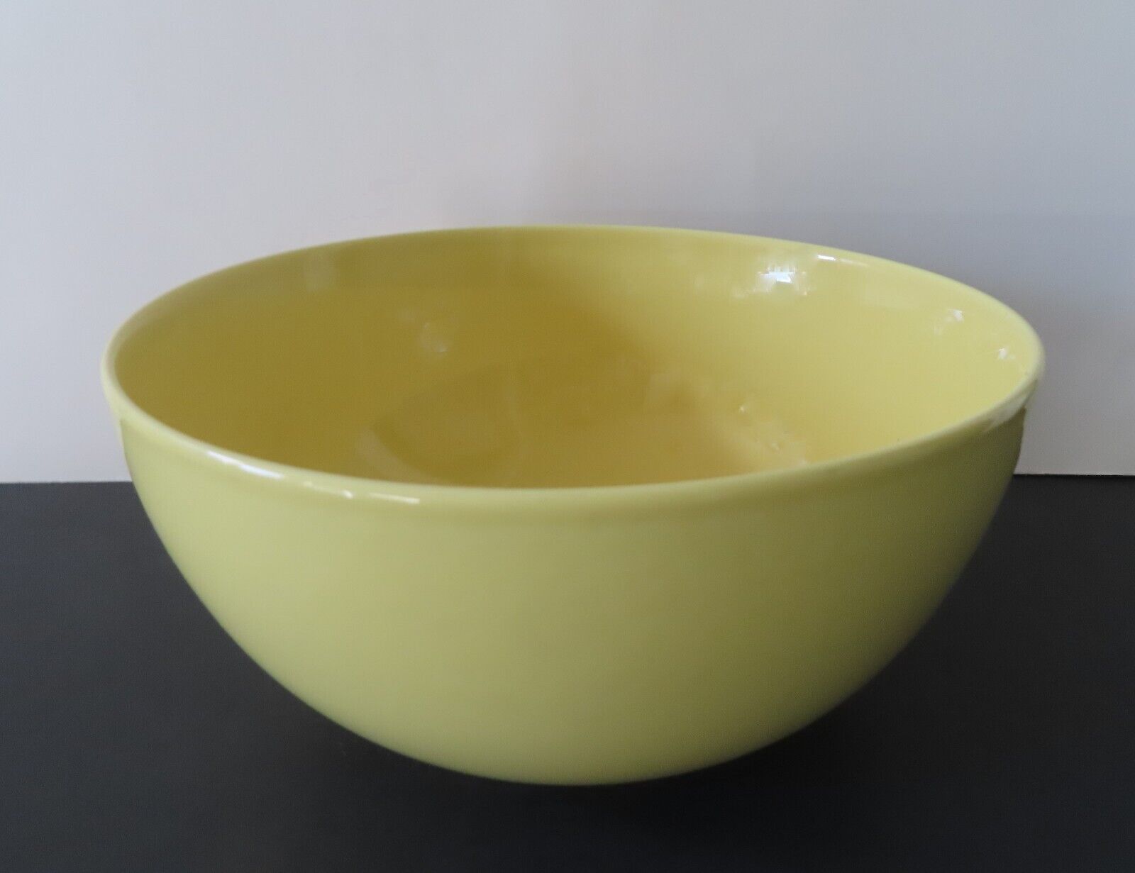 Read more about the article Arabia Kaj Frank Teema Large 9 1/2″ Yellow Vegetable / Serving Bowl – Mint