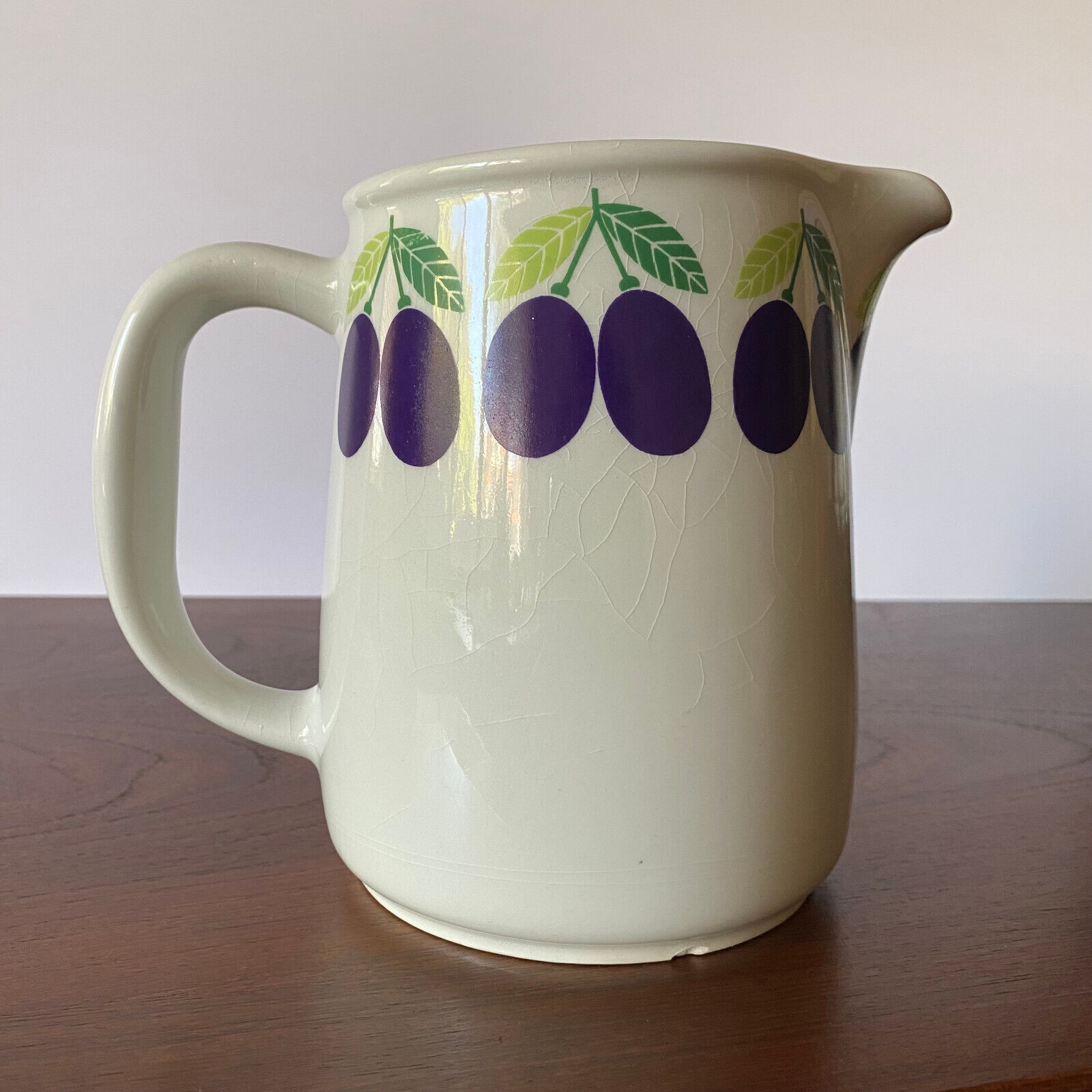 Read more about the article Plums Arabia Pomona Pitcher Jug Finland mid century modern