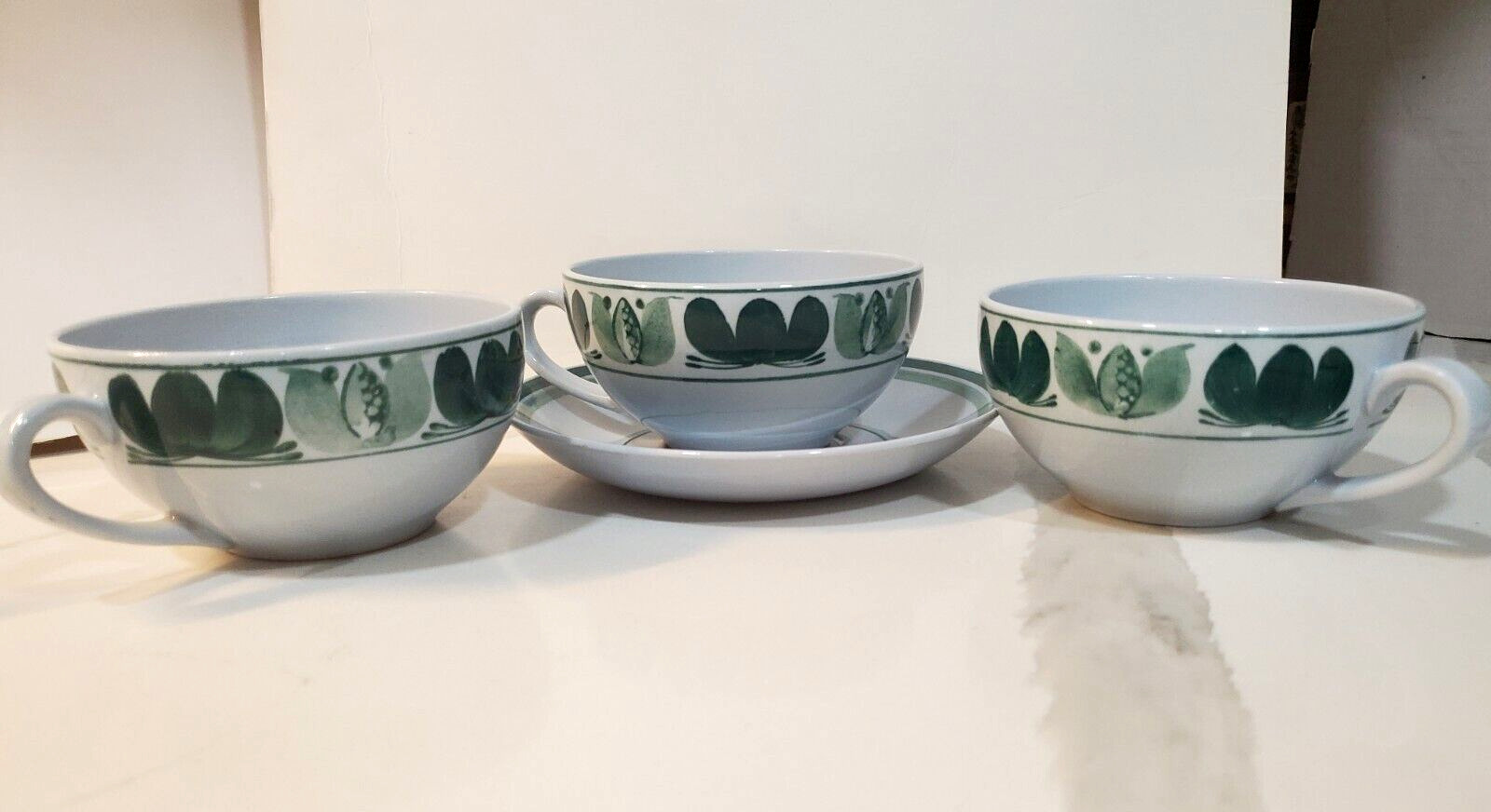 Read more about the article Arabia Finland Green Laurel 3 Cups and 1 Saucer