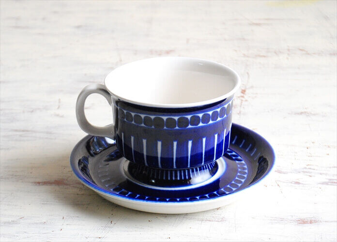 Read more about the article ARABIA #106 Valencia Coffee Cup Saucer Nordic Finland Pottery Vintage