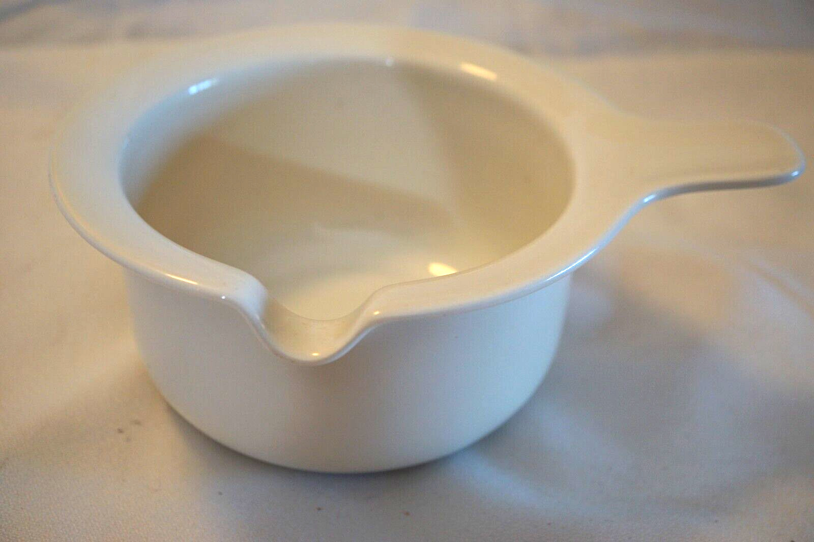 Read more about the article ARABIA OF FINLAND ARCTICA WHITE GRAVY SAUCE  BOAT 6″ W/SPOUT MODERNIST DESIGN