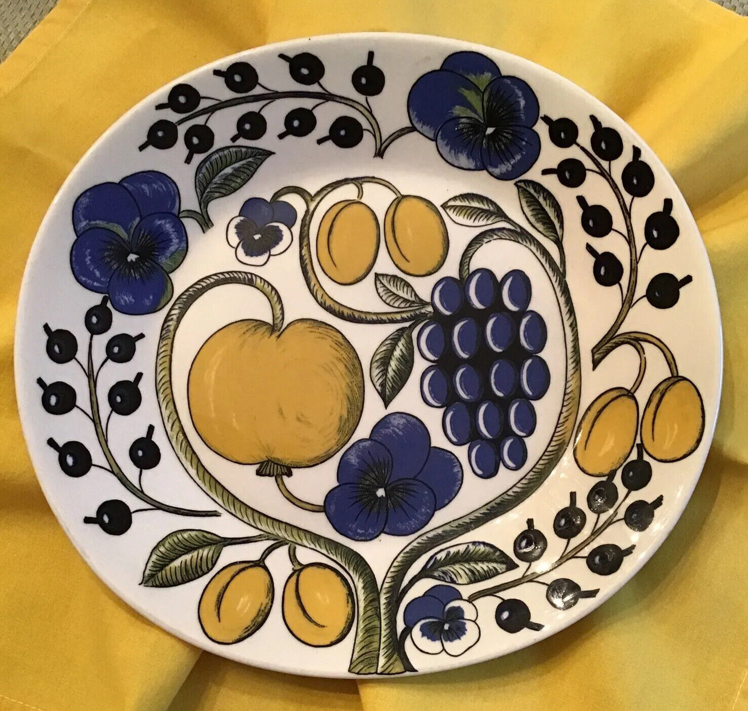 Read more about the article Arabia Paratiisi OVAL Small Dinner Plate 25cm/9.75” Kaipiainen Finland  VGC