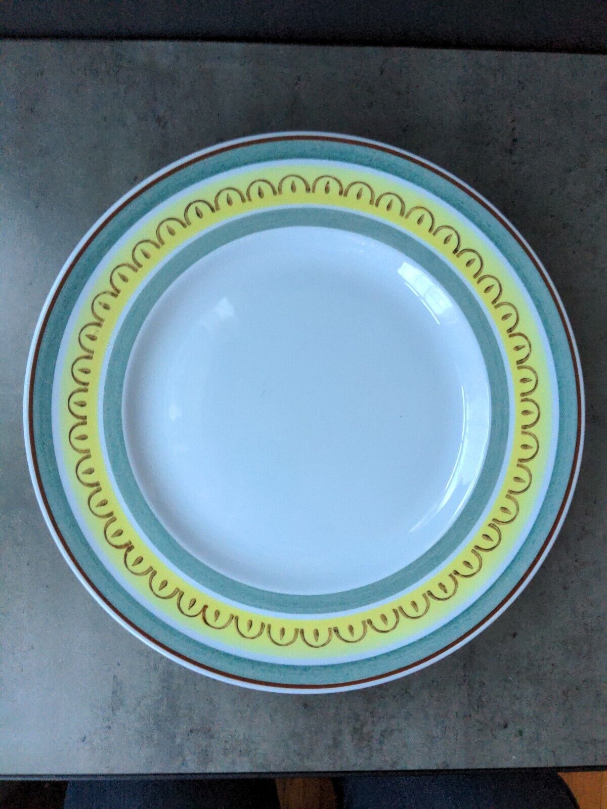 Read more about the article ARABIA FINLAND CROWNBAND set of 4 Handpainted Dinner Plates 10 1/2”  MCM