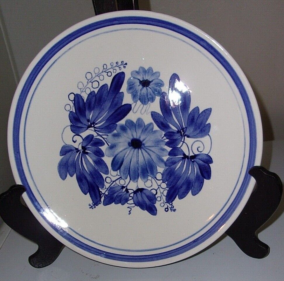 Read more about the article ANTIQUE ARABIA FINLAND DINNER PLATE FINN FLOWERS BLUE PATTERN 1940s