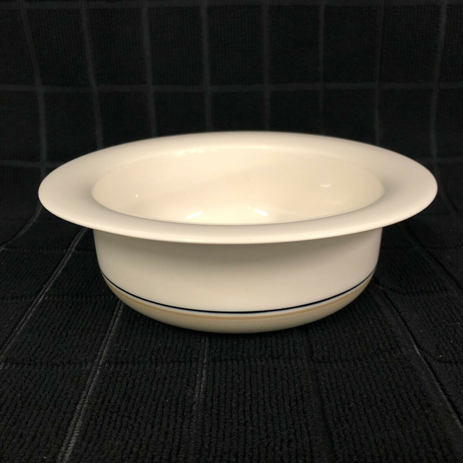 Read more about the article Arabia Finland “Seita Arctica” Cereal/Soup Bowl 6 1/4″