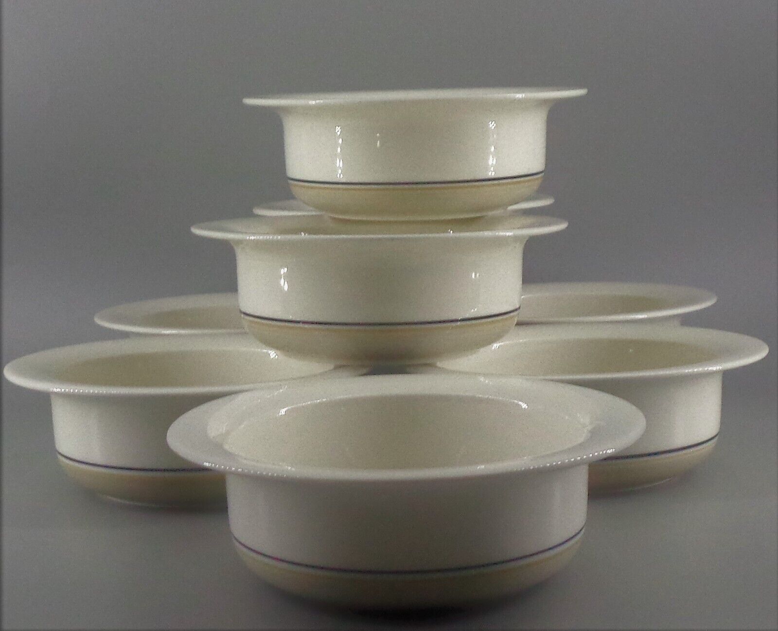 Read more about the article Arabia Finland Seita Arctica Bowls Lot of Eight Single Serving 6.25″ Excellent