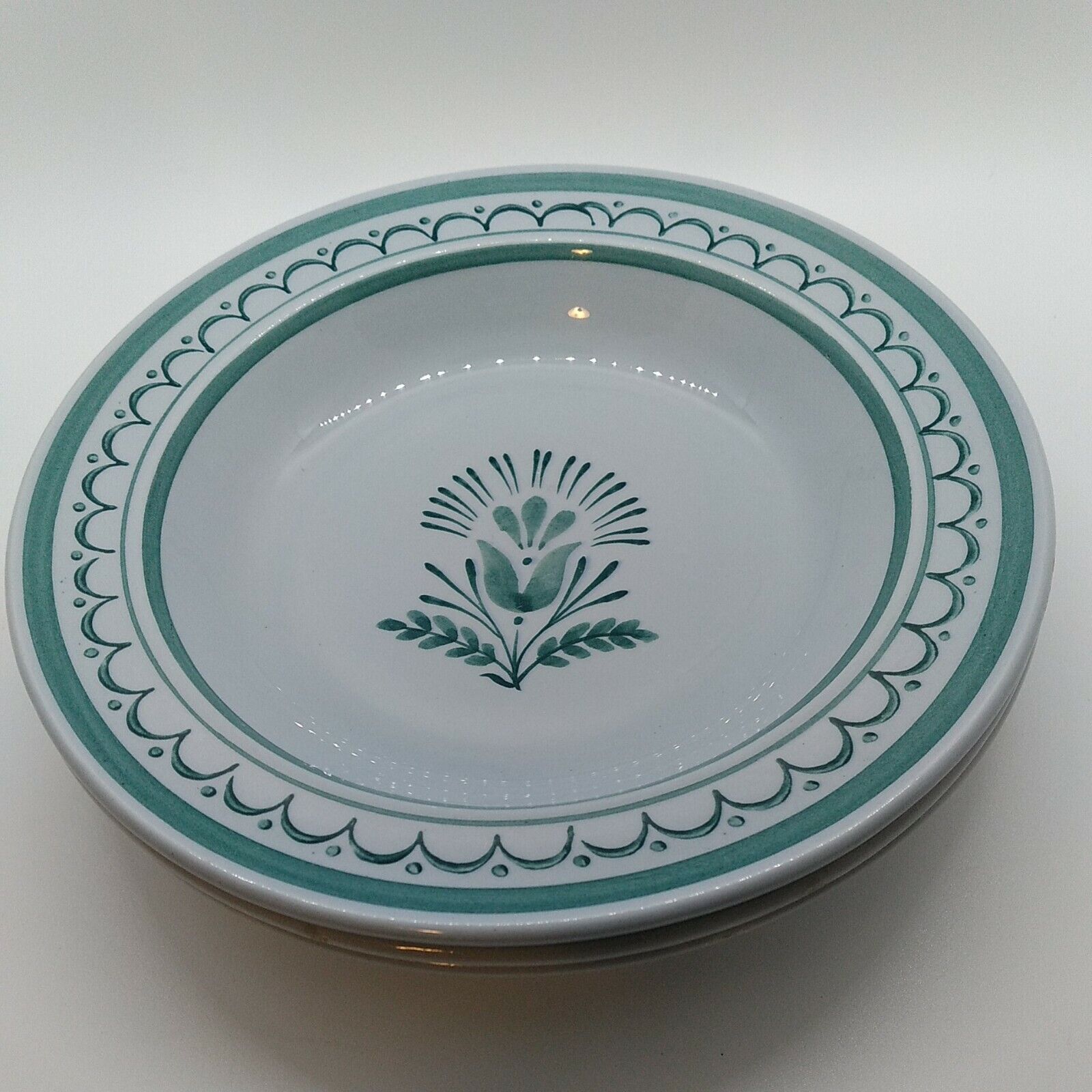 Read more about the article Vintage Arabia Finland Green Thistle Rim Soup Bowl MCM 8 inches