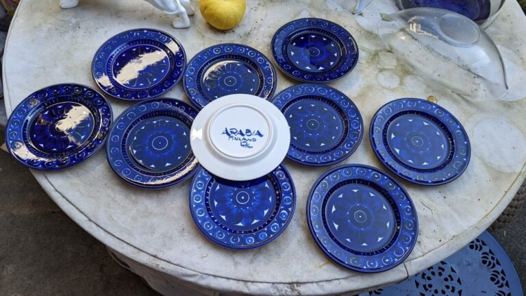 Read more about the article 10 Scandinavian Modern Arabia Finland Valencia Ulla Procope Blue Salad  Plates
