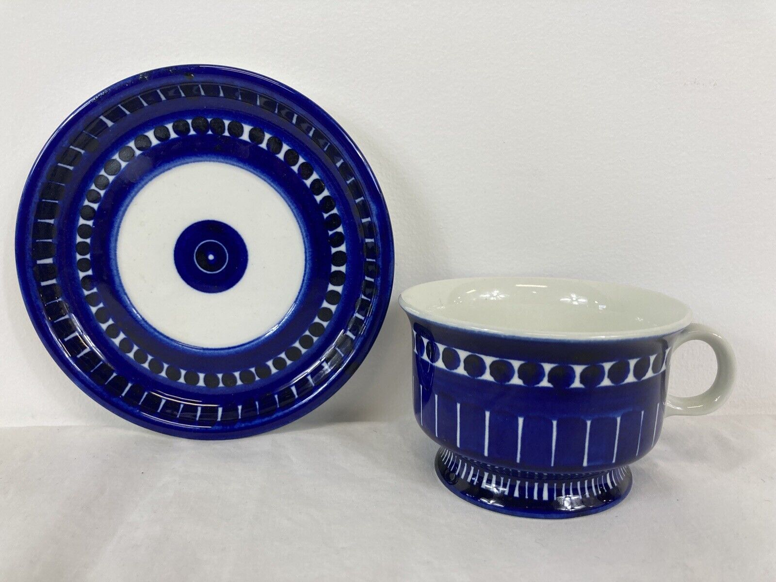 Read more about the article MCM Arabia Finland Valencia Ulla Procope Footed Cup and Saucer Set Mug Blue/White