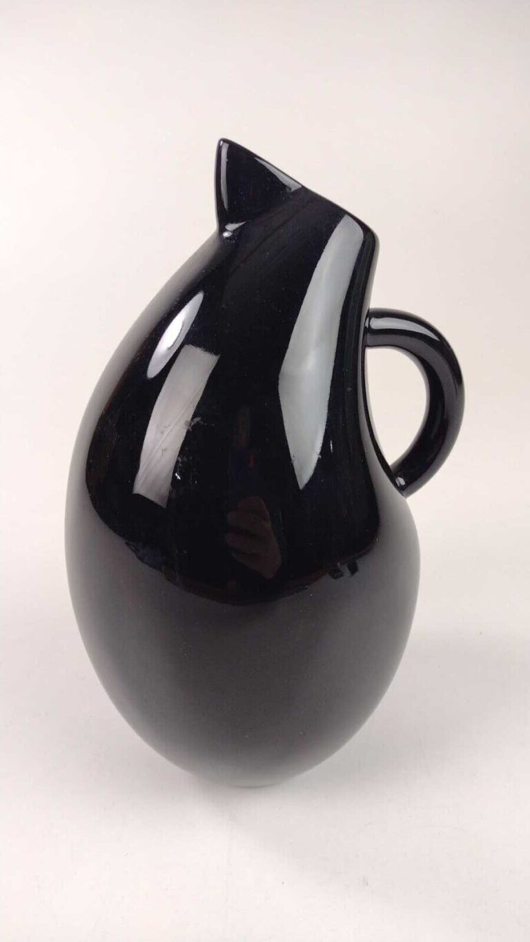 Read more about the article Arabia Storybirds Pitcher Jug Olga Kaadin 1.4l Black 10″ Finland