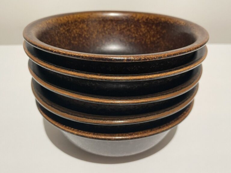 Read more about the article Arabia RUSKA Bowls 6 1/8”  Set Of 5 by Ulla Procopé