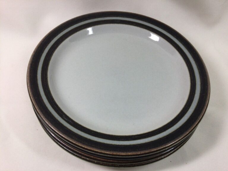 Read more about the article Arabia  Finland 7 1/2″ Salad Plates – “karelia” – 4