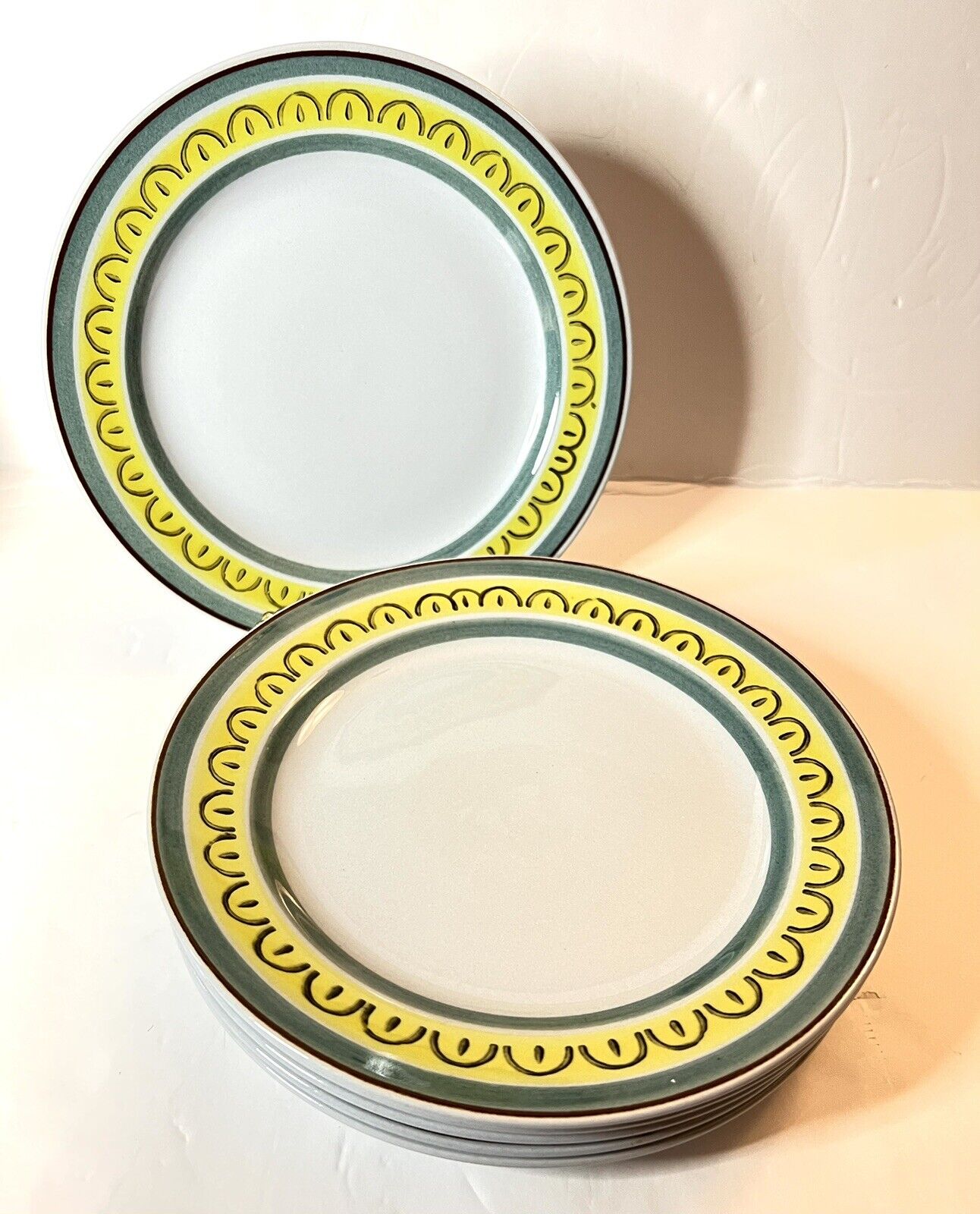Read more about the article Arabia of Finland Crown Band SALAD PLATE 7 5/8 inch Yellow Blue Set Of 6