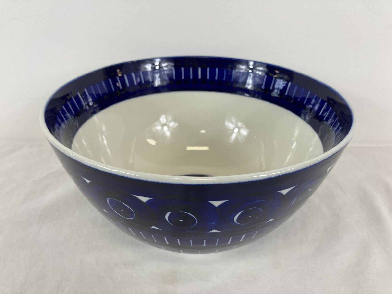 Read more about the article MCM Arabia Finland Cobalt Blue Valencia Large Serving Bowl Ulla Procope 8 3/4″