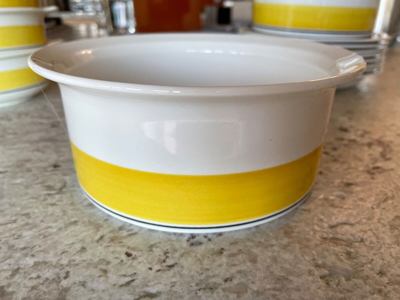 Read more about the article Arabia Faenza yellow line serving dish  large