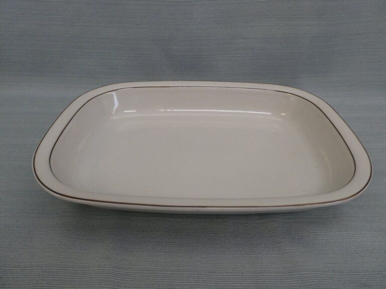 Read more about the article Arabia Finland Fennica Rectangular Serving Dish