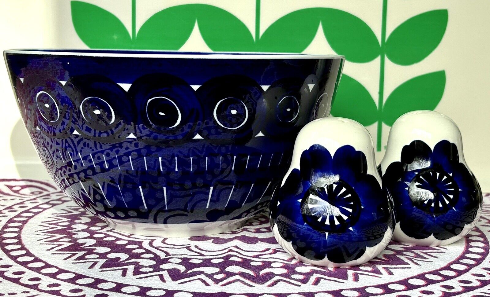 Read more about the article Arabia Finland Valencia Bowl and Salt and Pepper Ulla Procope blue/white LOT