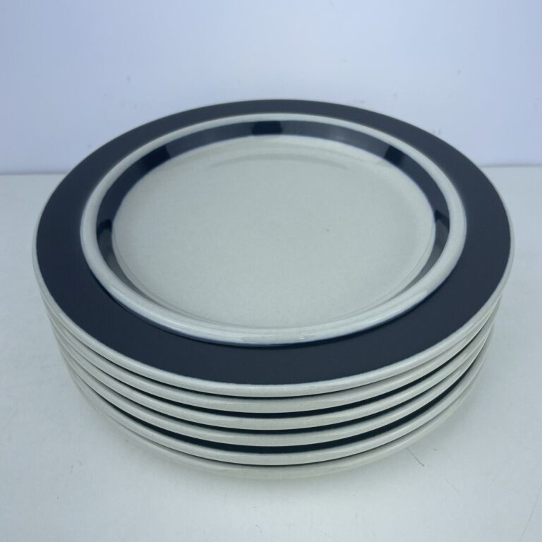 Read more about the article Arabia Finland Anemone 6 X Side Plates 20cm Excellent Condition Kestaa Konepsun