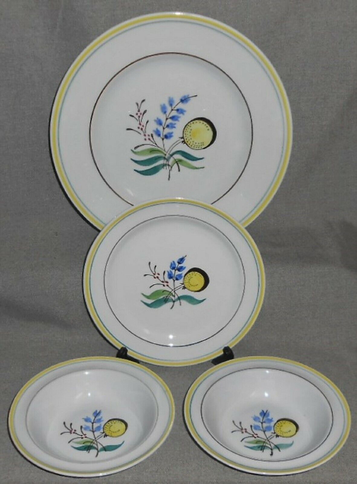 Read more about the article 4 pc Set Arabia WINDFLOWER PATTERN Dinner Plate/Salad Plate/ Cereal Bowls
