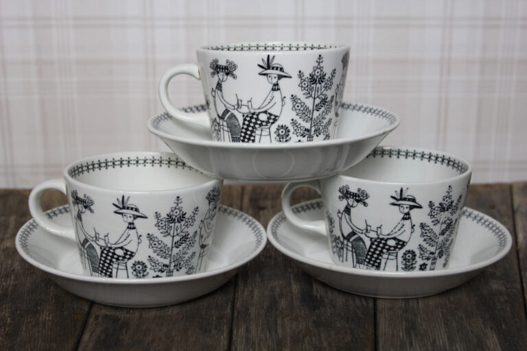 Read more about the article Arabia Finland Emilia Coffee Tea Cups and Plates 3 PCS Raija Uosikkinen