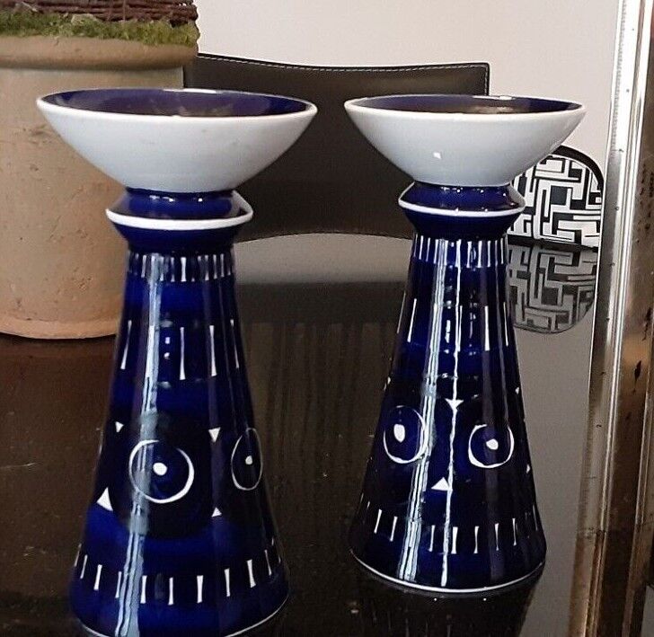 Read more about the article 2 Arabia Finland Valencia Candlesticks Set Vintage Blue White Pottery Decoration