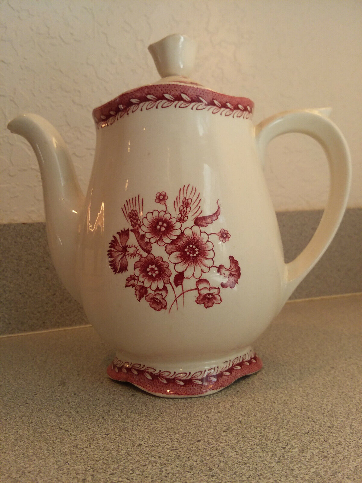 Read more about the article Vintage ARABIA FINLAND Red Finn Flower 5-Cup Coffee Pot with Lid