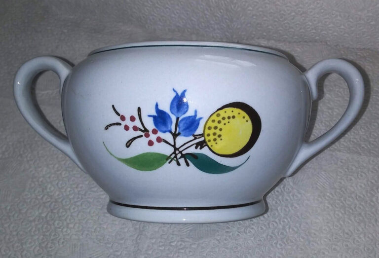 Read more about the article vintage Arabia Finland Windflower Sugar Bowl dish no lid candy jam cachepot