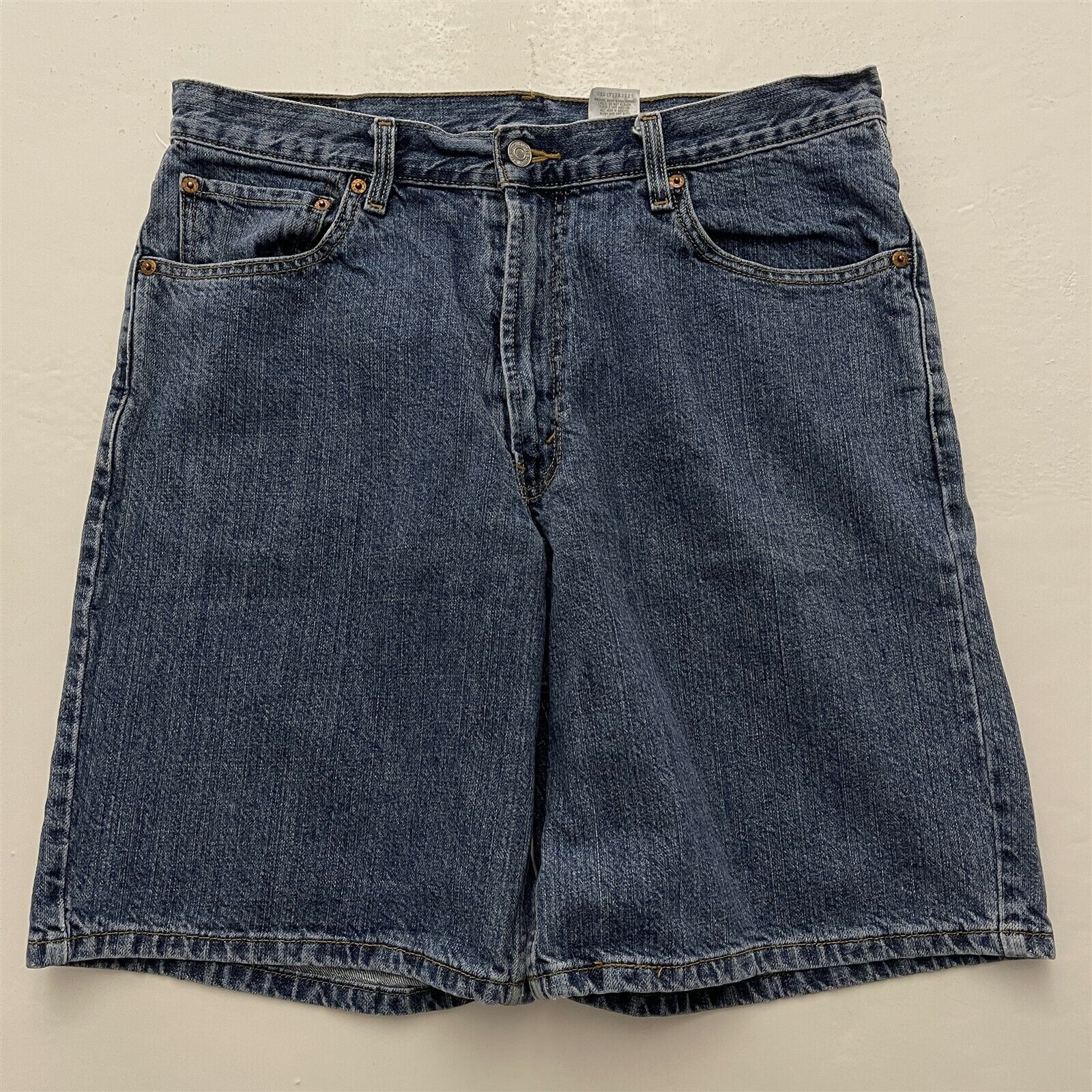 Read more about the article Levi’s 34 x 9″ 550 Relaxed Medium Washed 100% Cotton Denim Jeans